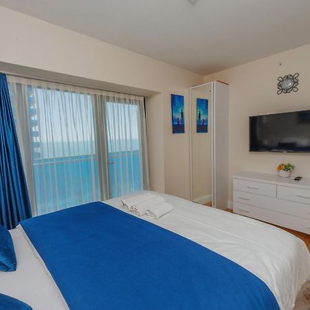 Orbi City Luxury Towers Aparthotel Batumi Bagian luar foto