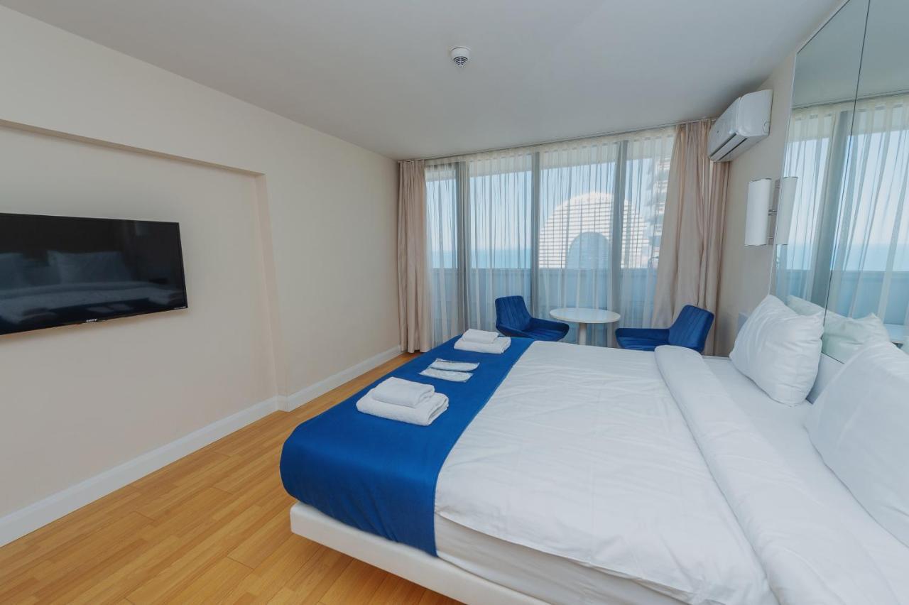 Orbi City Luxury Towers Aparthotel Batumi Bagian luar foto