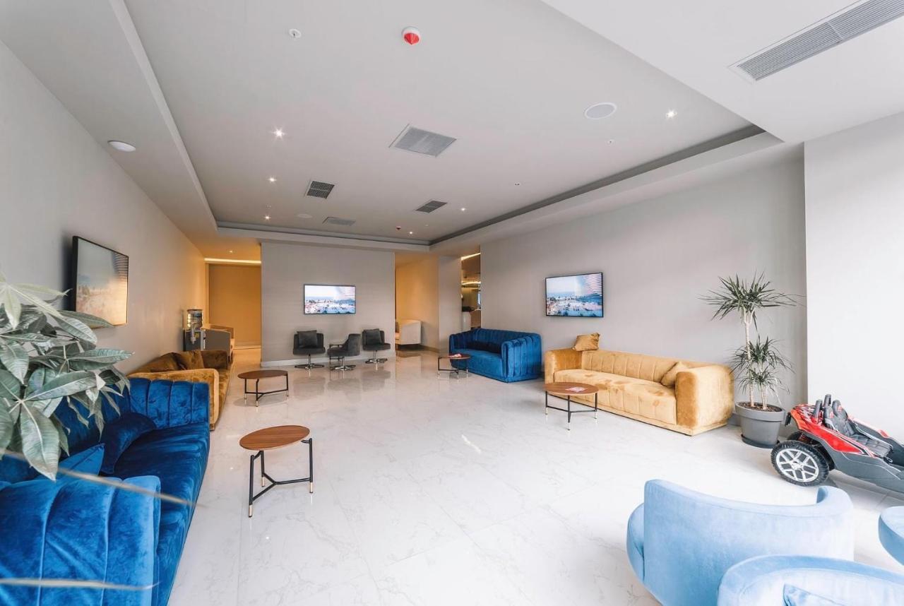 Orbi City Luxury Towers Aparthotel Batumi Bagian luar foto