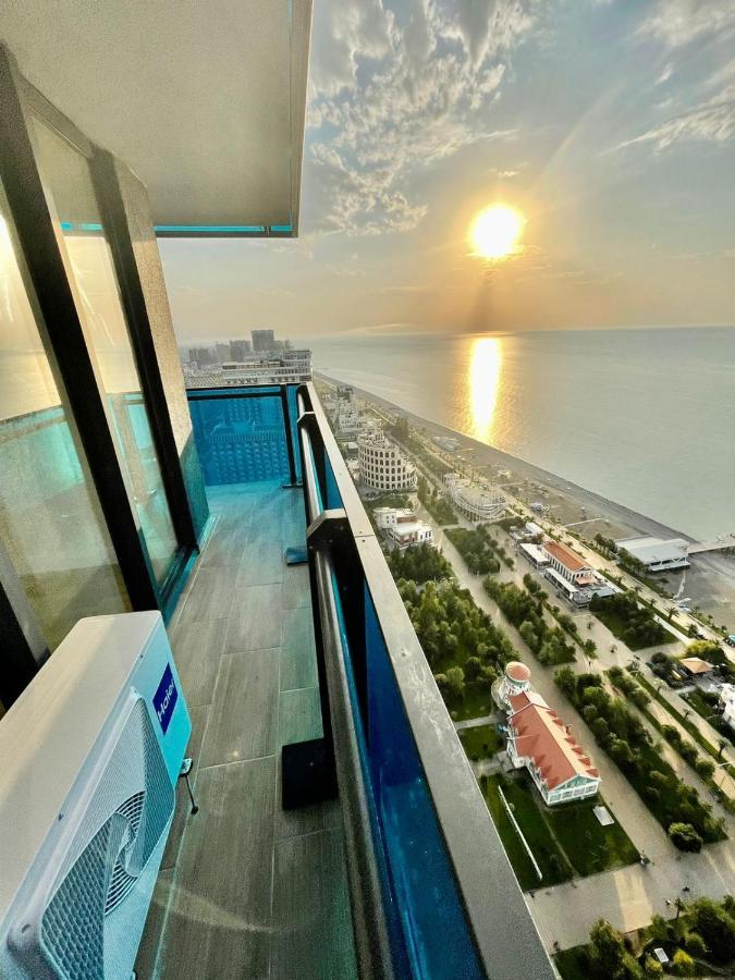 Orbi City Luxury Towers Aparthotel Batumi Bagian luar foto