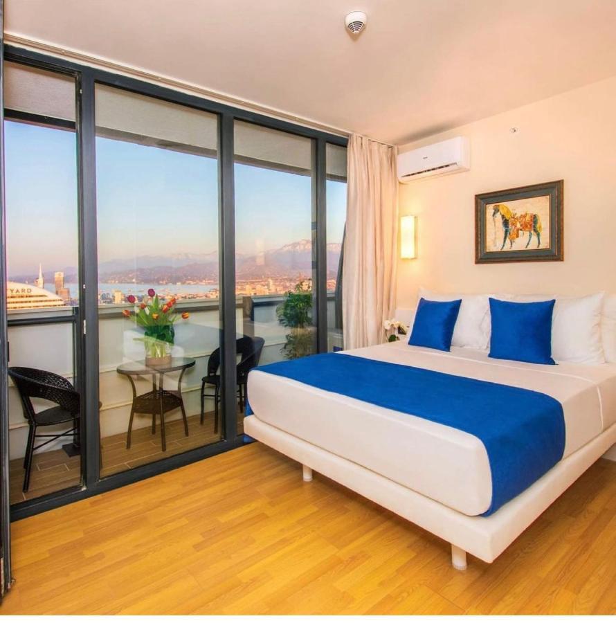 Orbi City Luxury Towers Aparthotel Batumi Bagian luar foto
