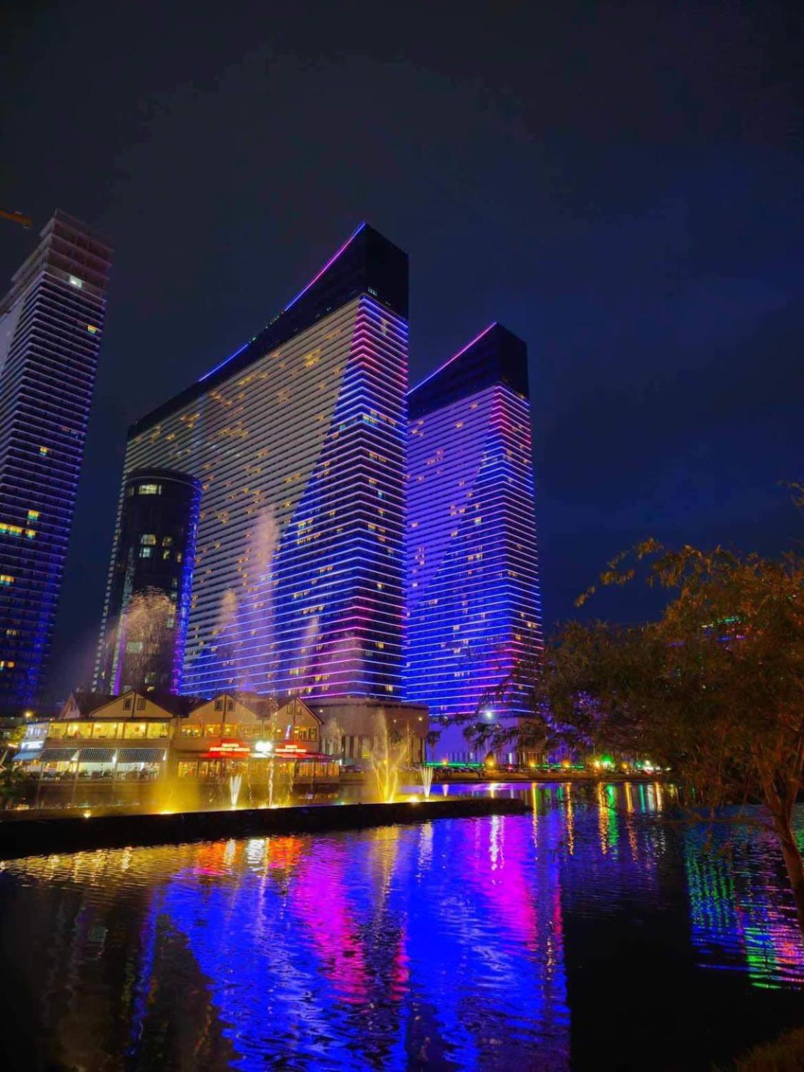 Orbi City Luxury Towers Aparthotel Batumi Bagian luar foto