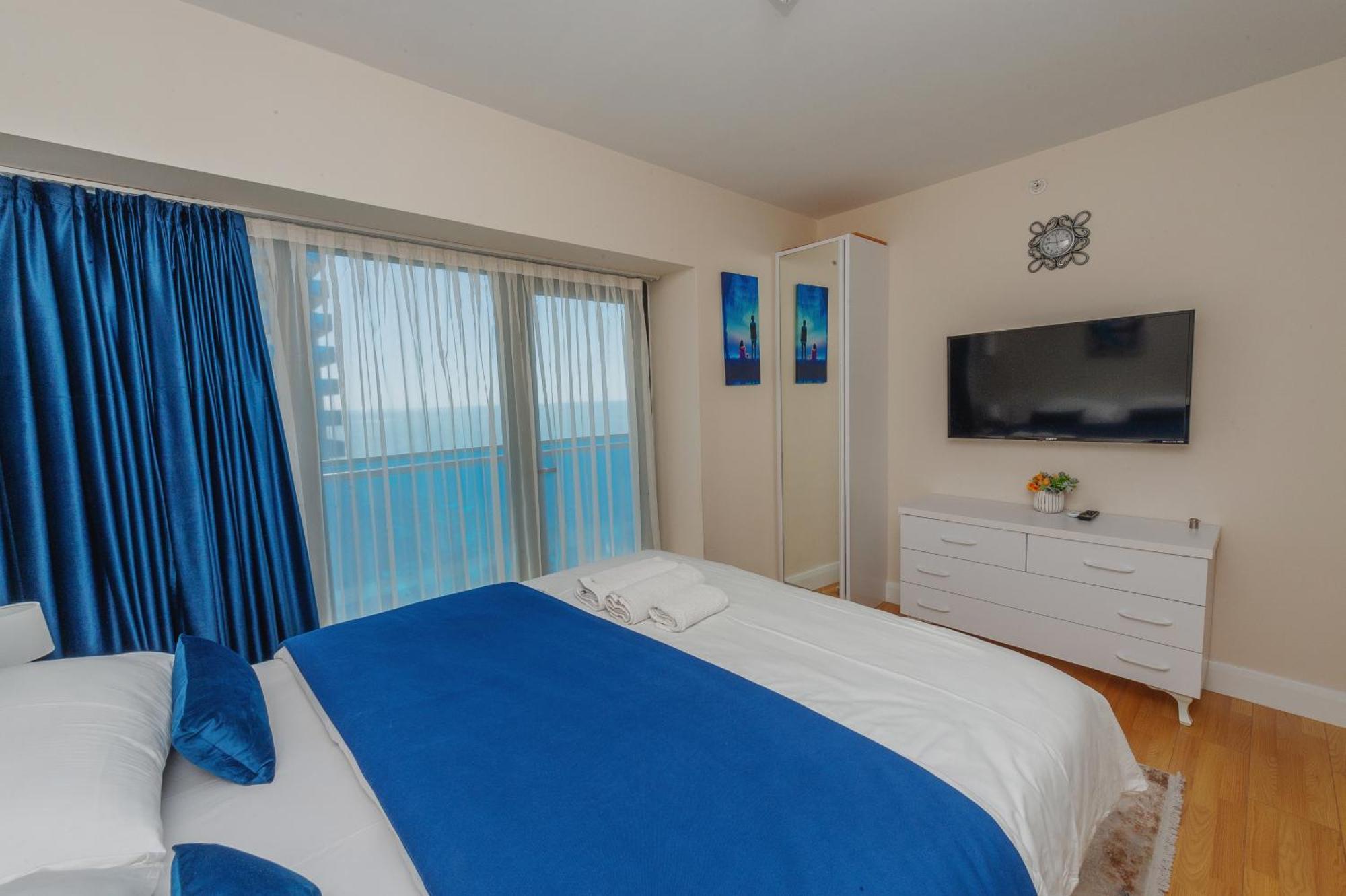 Orbi City Luxury Towers Aparthotel Batumi Bagian luar foto