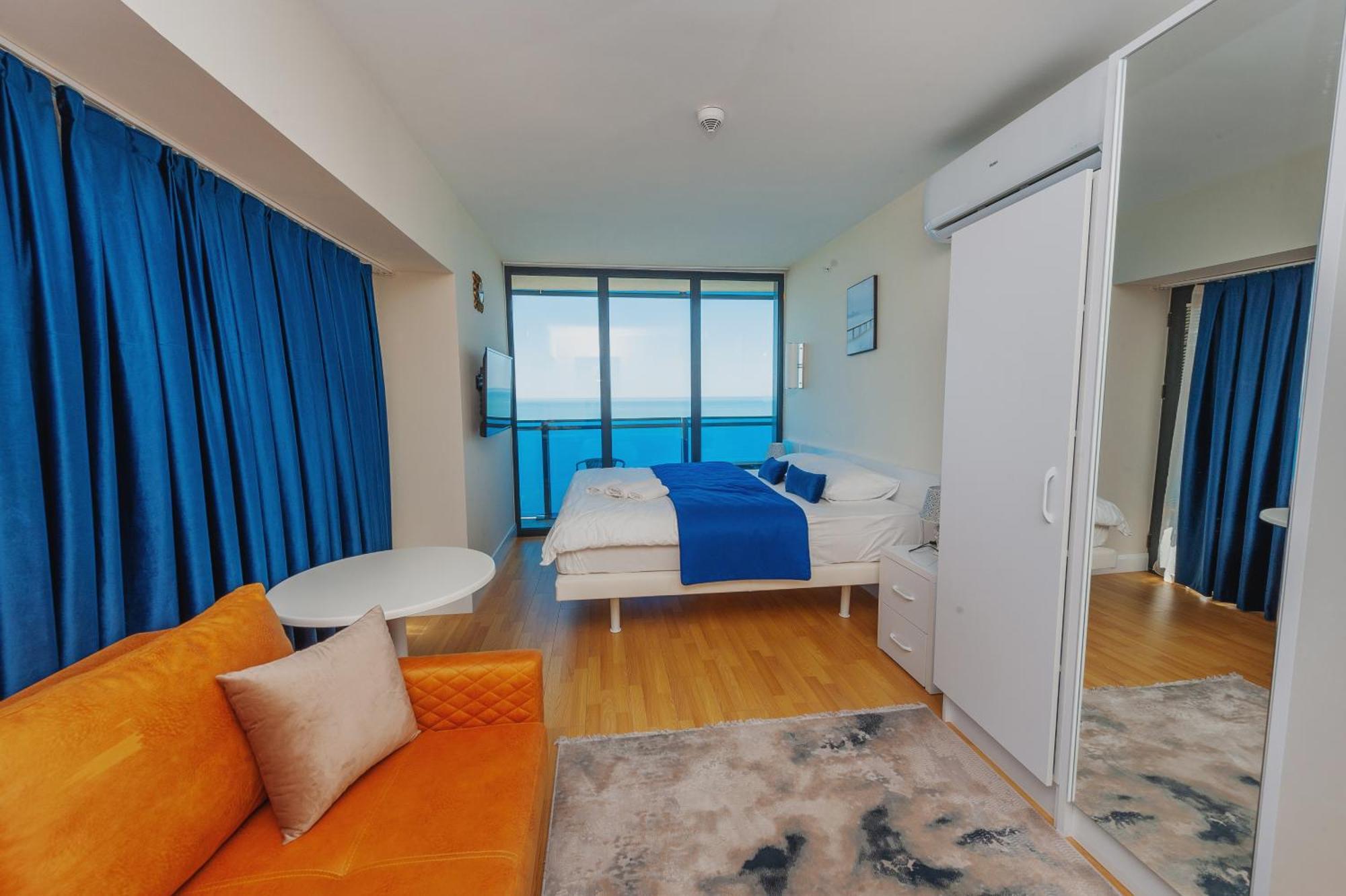 Orbi City Luxury Towers Aparthotel Batumi Bagian luar foto