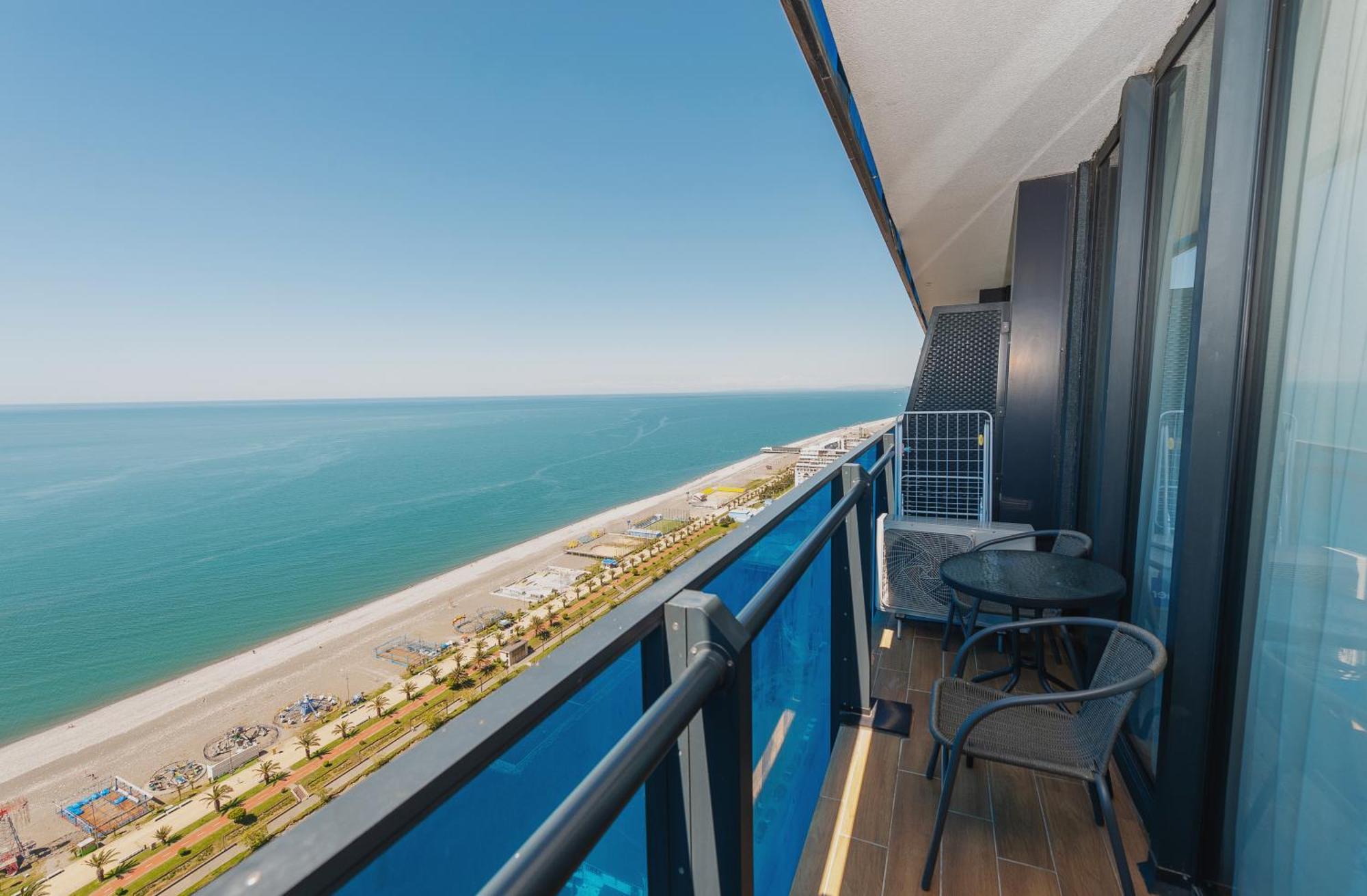 Orbi City Luxury Towers Aparthotel Batumi Bagian luar foto