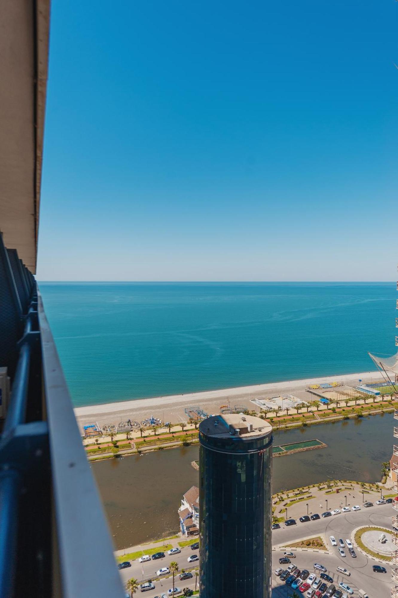 Orbi City Luxury Towers Aparthotel Batumi Bagian luar foto