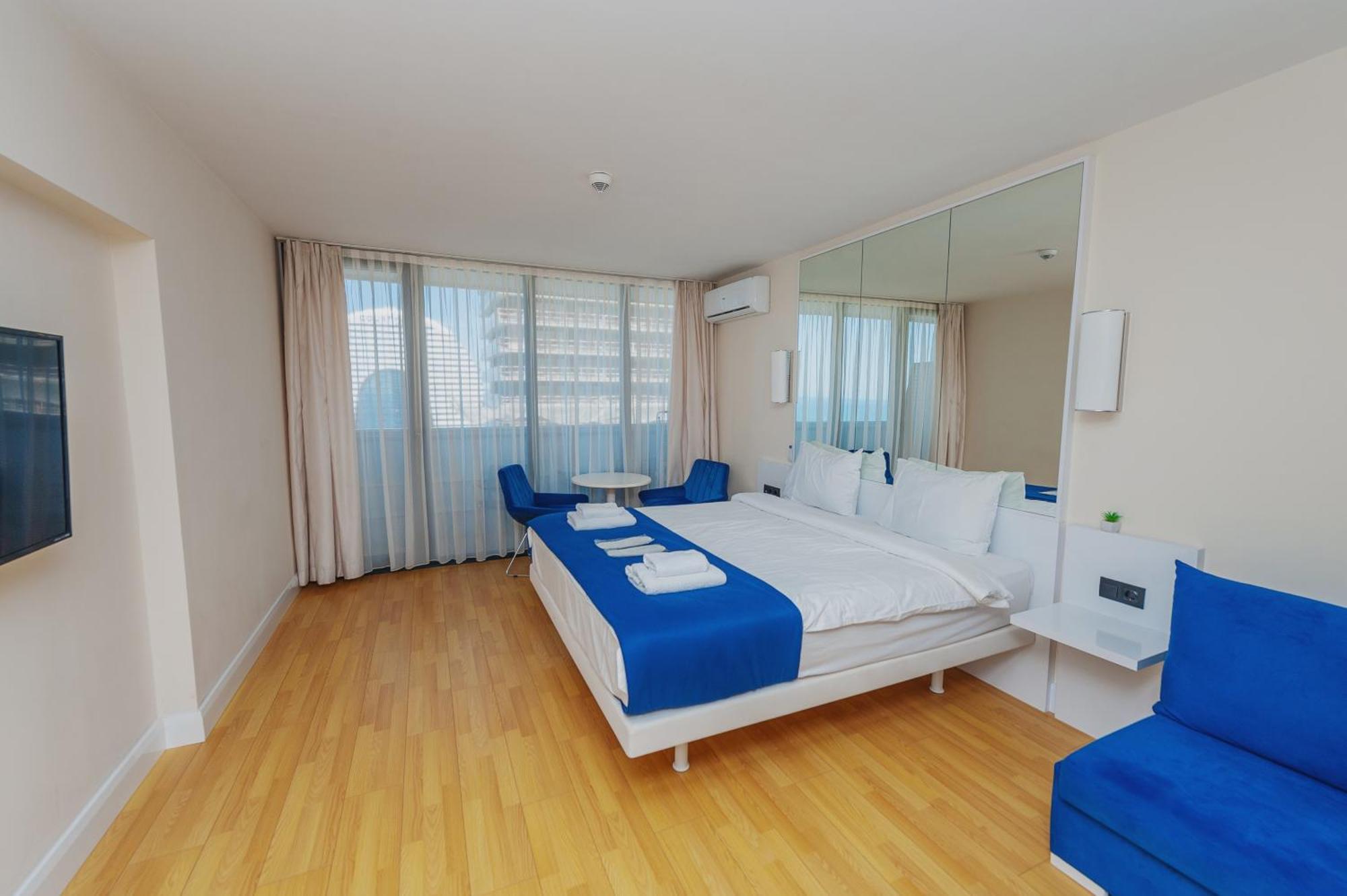Orbi City Luxury Towers Aparthotel Batumi Bagian luar foto