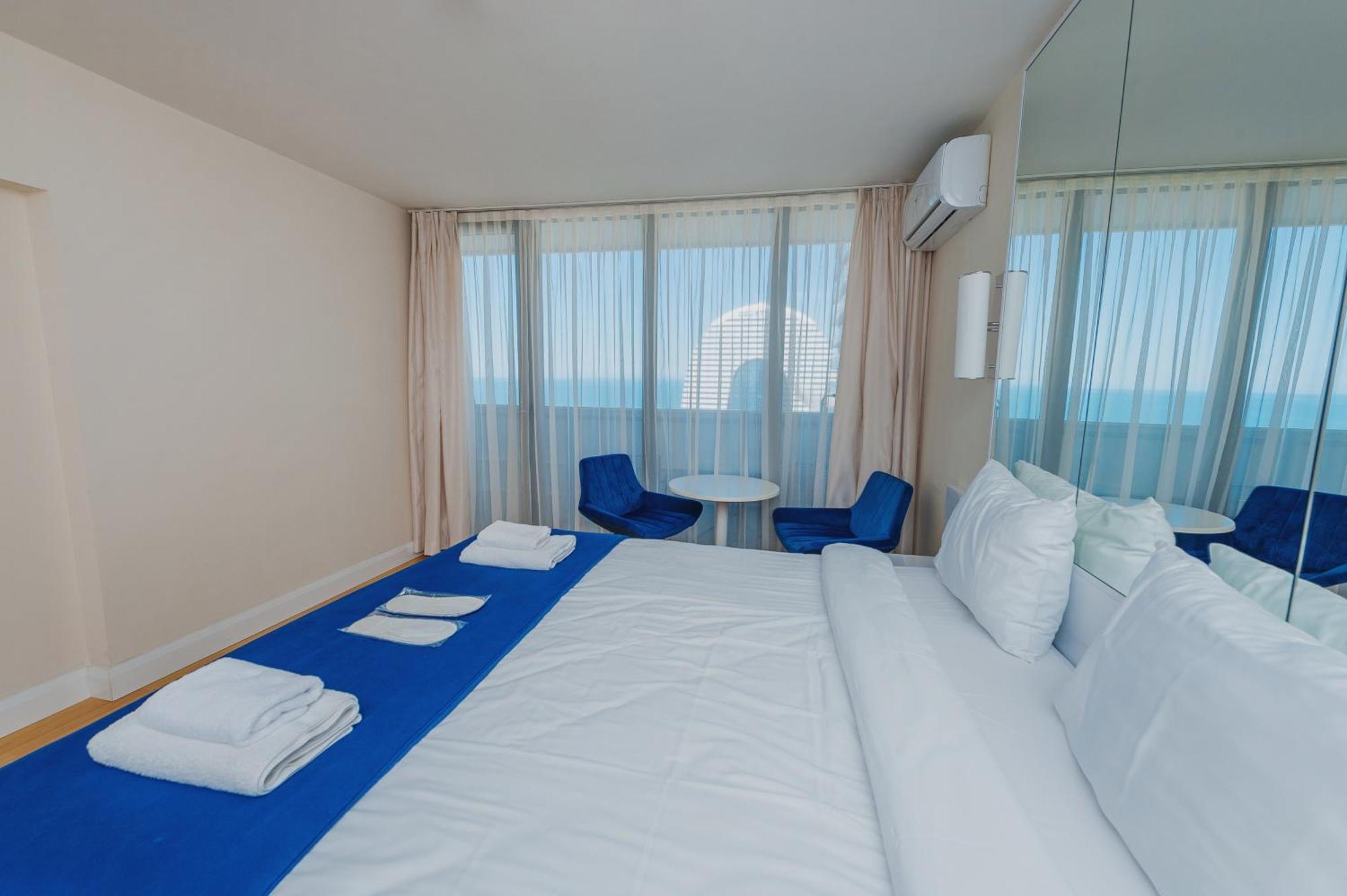 Orbi City Luxury Towers Aparthotel Batumi Bagian luar foto