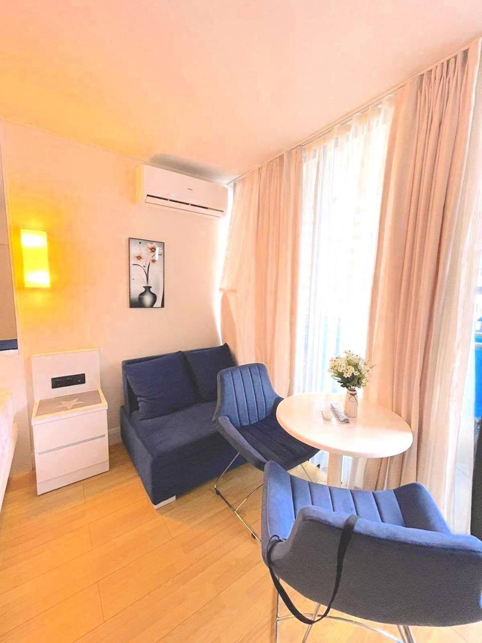 Orbi City Luxury Towers Aparthotel Batumi Bagian luar foto