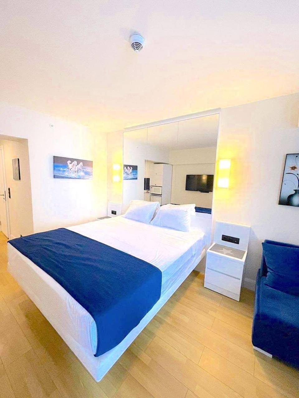 Orbi City Luxury Towers Aparthotel Batumi Bagian luar foto
