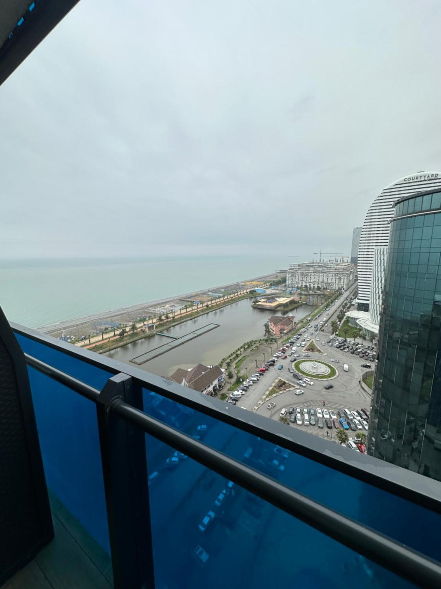 Orbi City Luxury Towers Aparthotel Batumi Bagian luar foto
