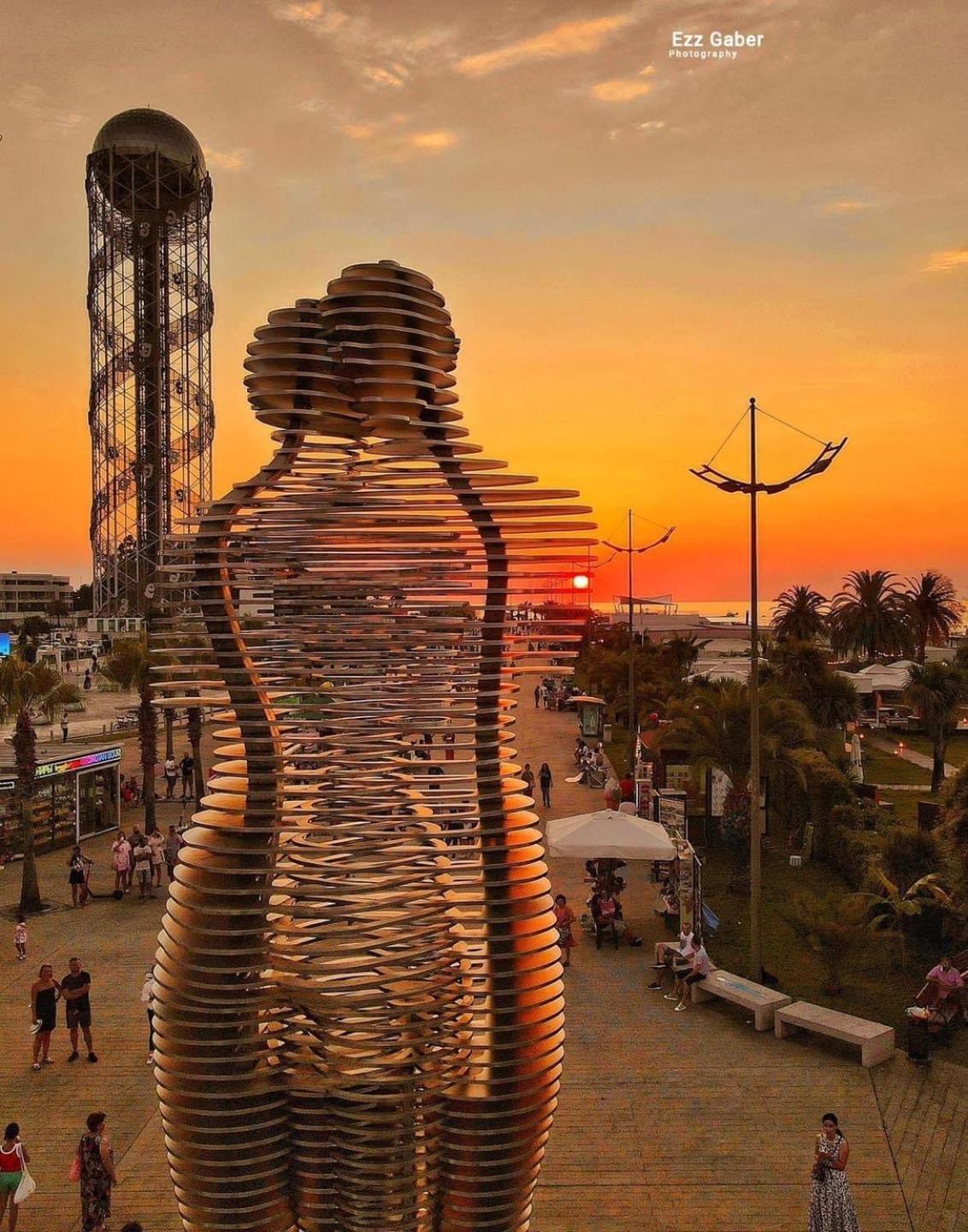 Orbi City Luxury Towers Aparthotel Batumi Bagian luar foto