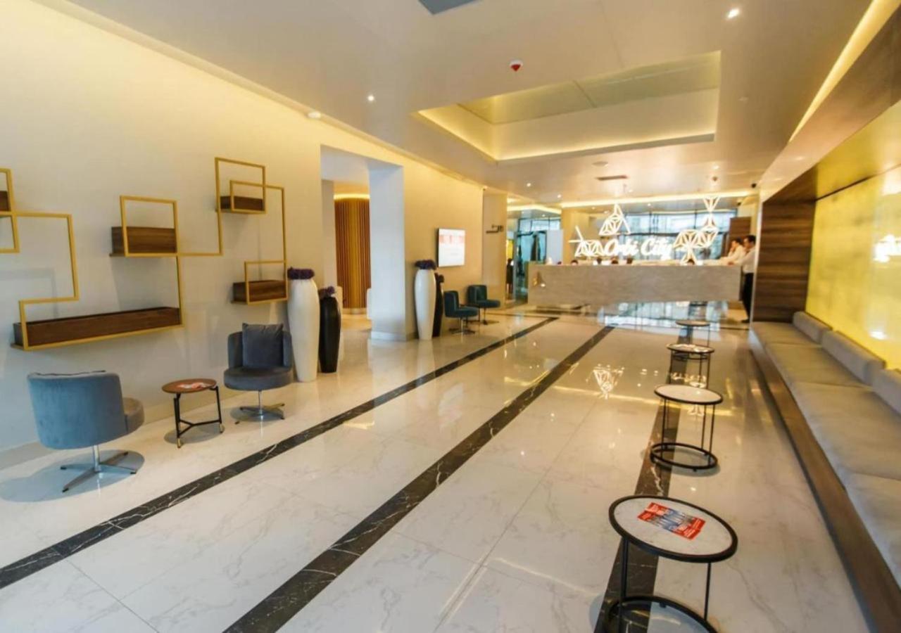 Orbi City Luxury Towers Aparthotel Batumi Bagian luar foto