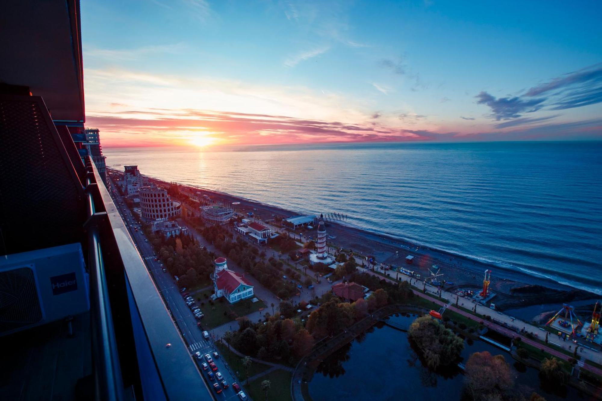 Orbi City Luxury Towers Aparthotel Batumi Bagian luar foto